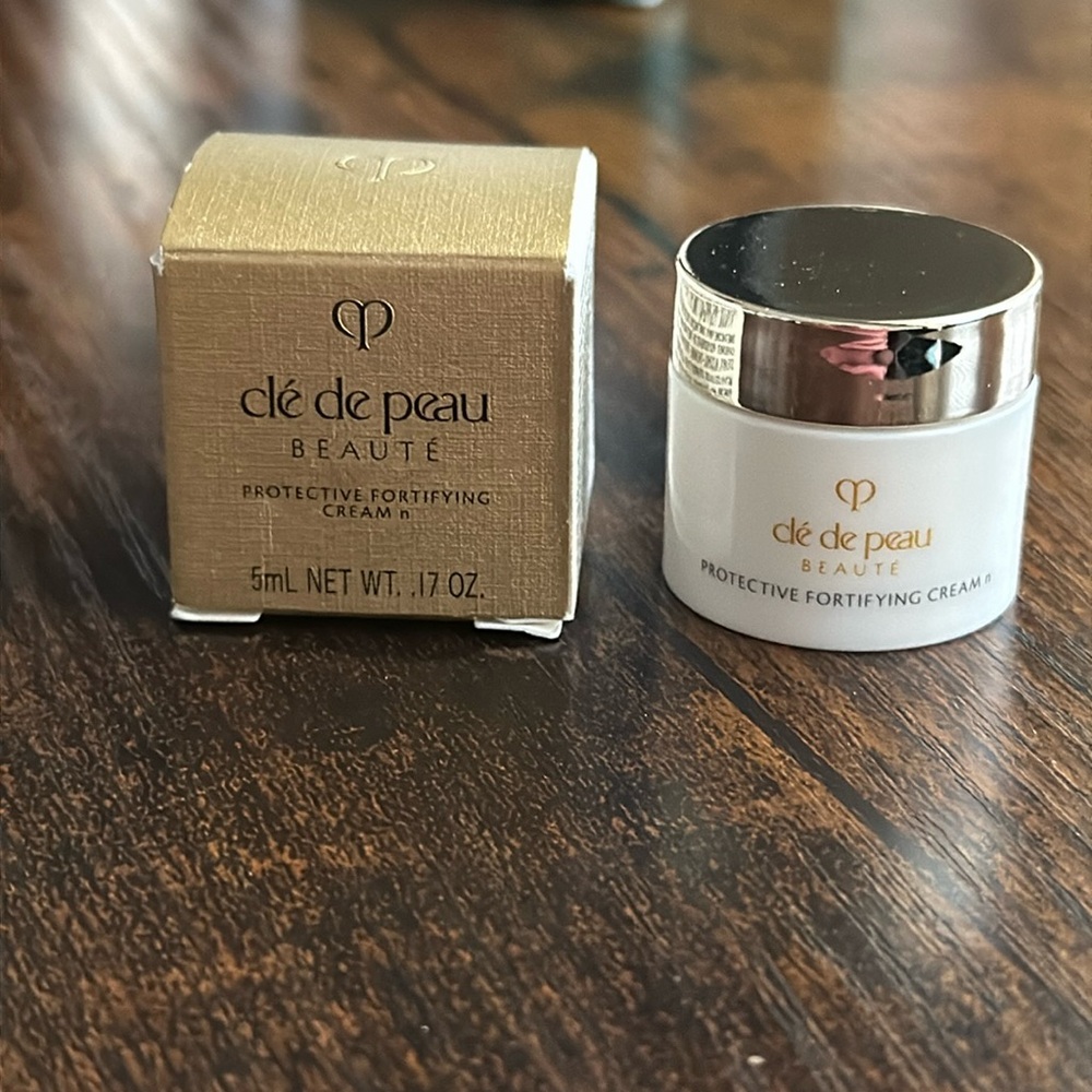 Cle de Peau protective fortifying cream .17oz